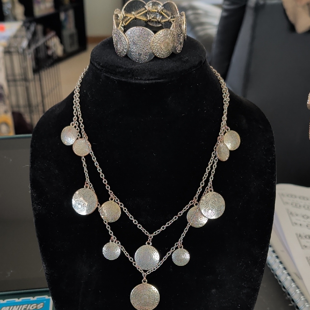 Layered Silver Disc Necklace - Sparkling Silver Tone